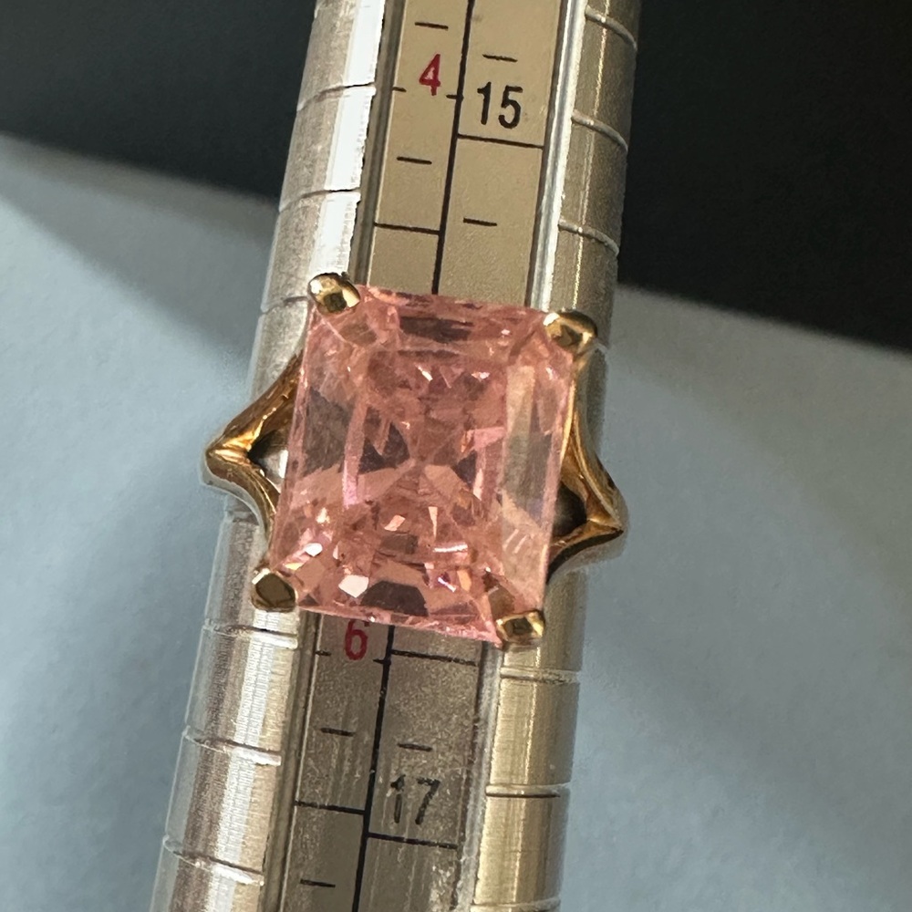 Elegant Pink Gemstone Ring - Picture 6 of 14